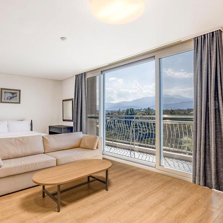 Kensington Resort Seorak Beach Сокчхо Экстерьер фото