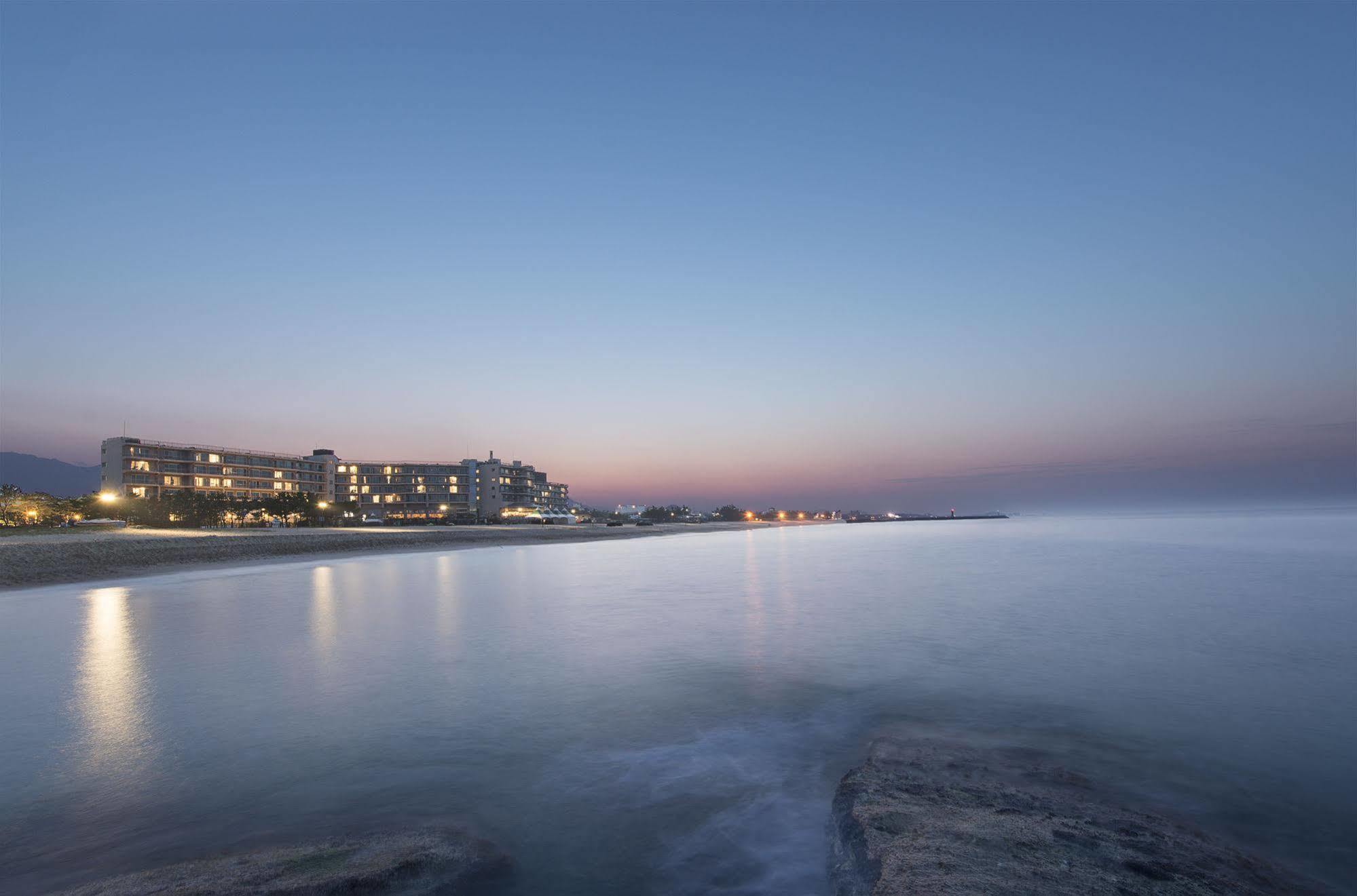Kensington Resort Seorak Beach Сокчхо Экстерьер фото